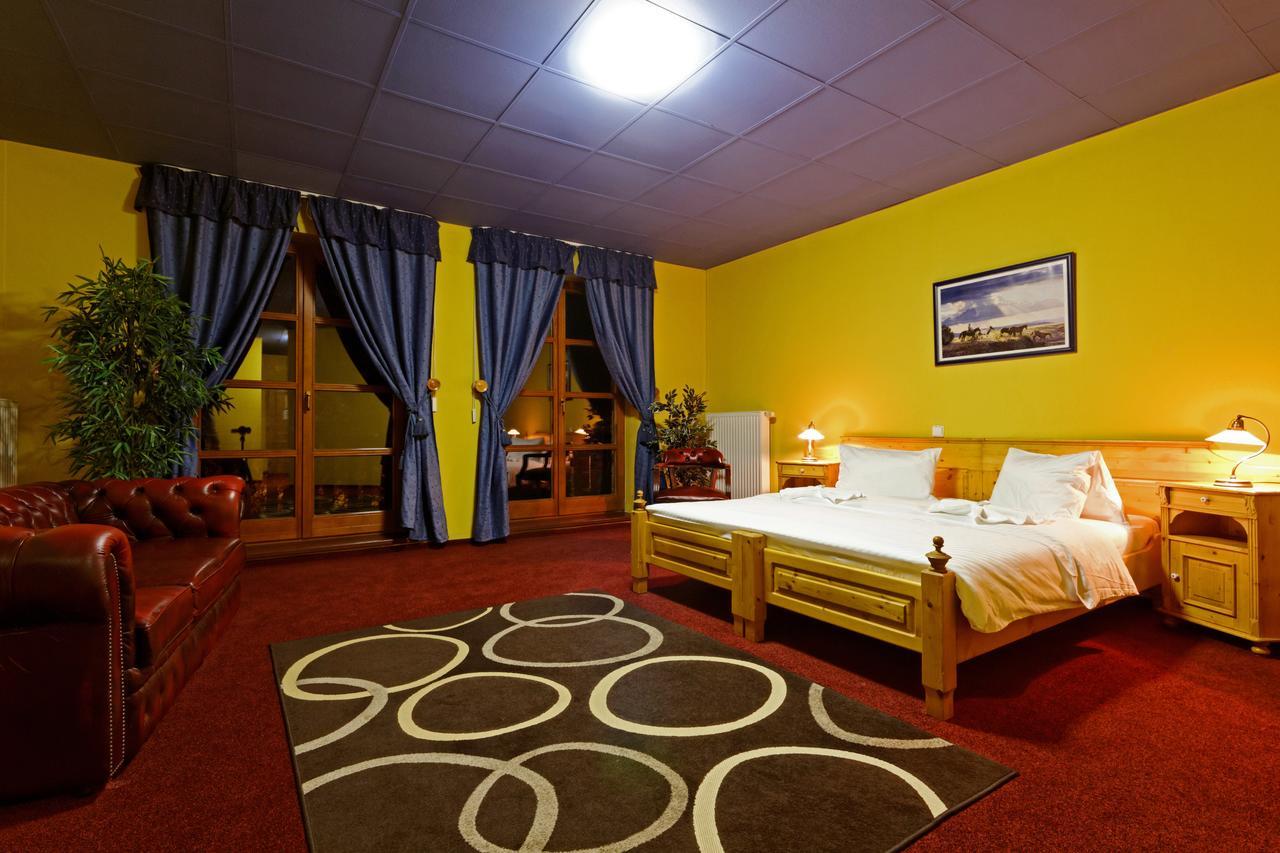 Casino & Hotel Eldorado Ceska Kubice Exteriör bild